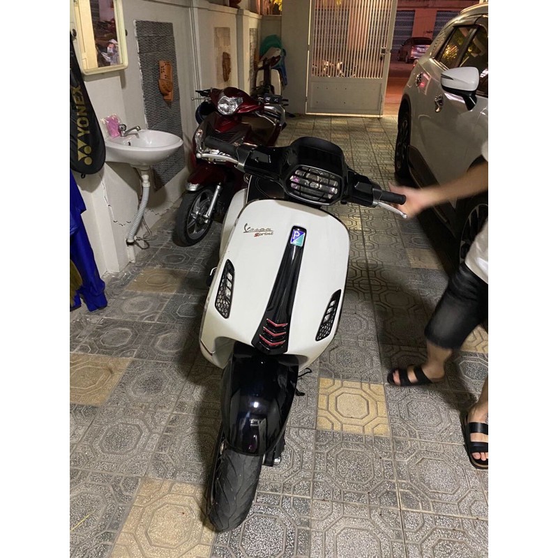 Bộ ốp đèn xi nhan tổ ong Vespa