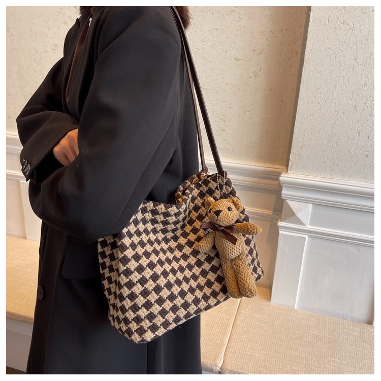 Túi tote đeo vai nữ, giỏ xách kẹp nách RetroBags vải dạ họa tiết cổ điển phong cách vintage kèm móc phụ kiện gấu bôn