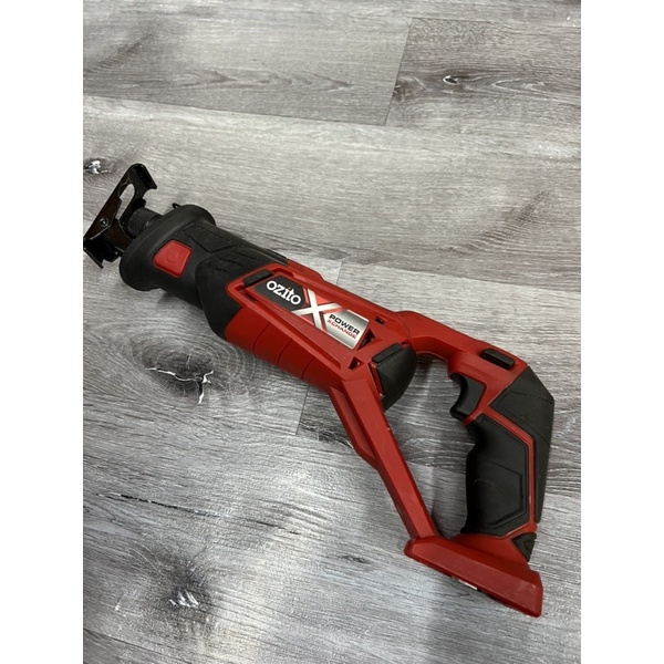 cưa kiếm pin Ozito 18v