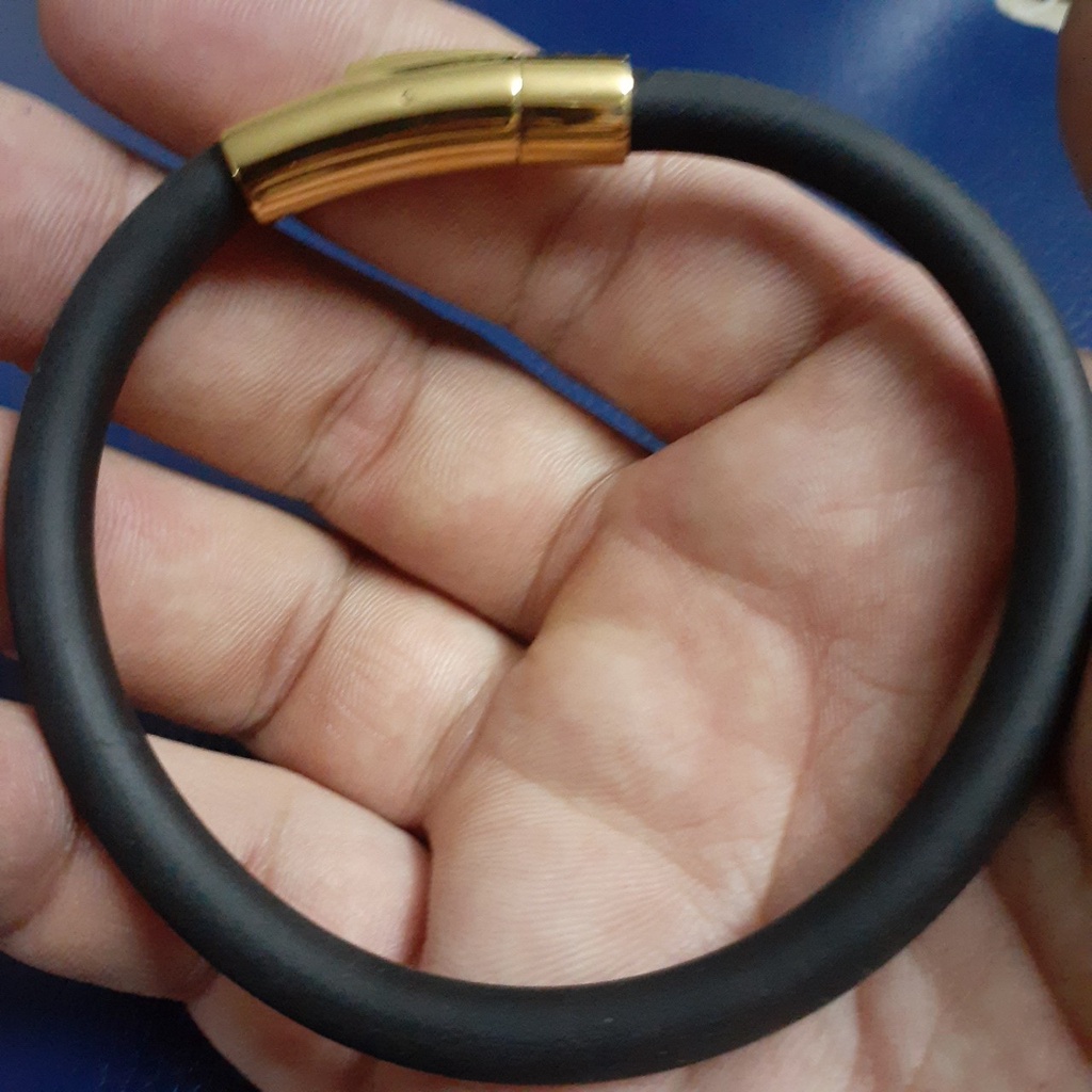 Vòng tay cao su cao cấp 6 ly khóa vip màu vàng chốt ngang 2 đầu siêu đẹp, bền màu - Thể hiện đẳng cấp phái mạnh