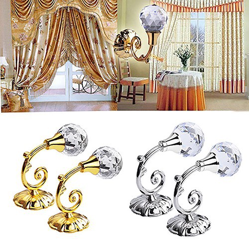 2 móc rèm cửa sổ dán tường đính đá thạch anh lớn sang trọng