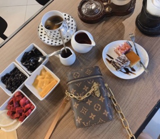 Túi xách LV dáng hộp