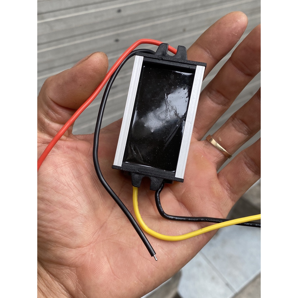 Mạch chuyển dổi điện áp 24V xuống 12V lắp camera lùi trên oto xe tải , xe buýt