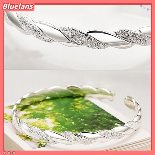 Vòng tay mạ bạc dạng xoắn độc đáo hợp thời trang