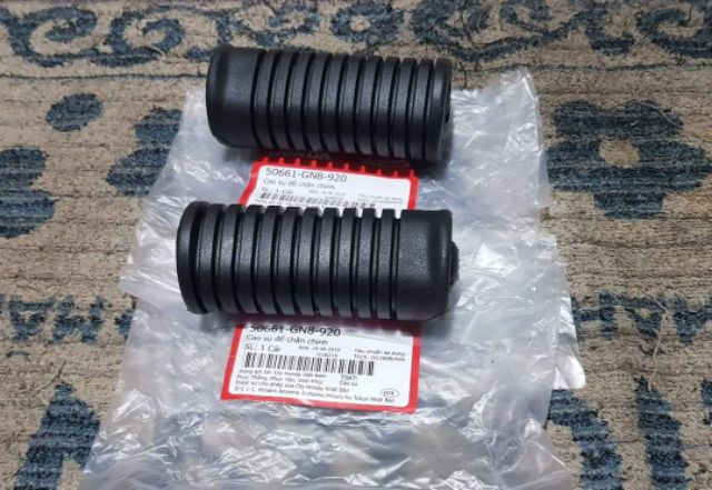 Cặp cao su gác chân giữa xe DREAM, WAVE, FUTURE NEO.... zin honda