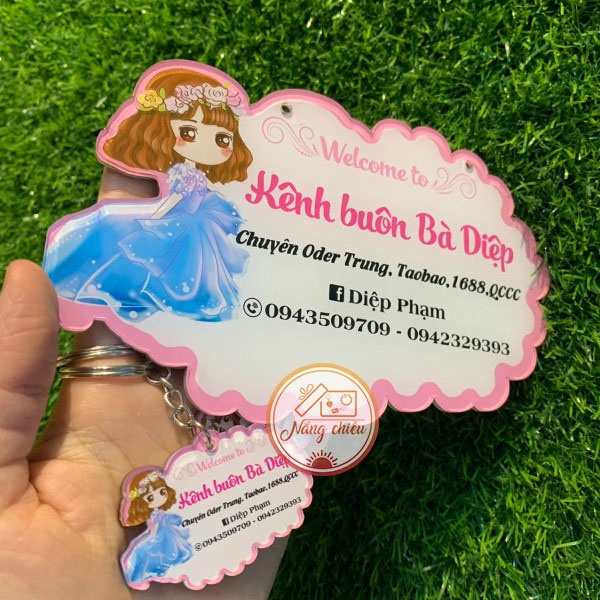 Bảng hiệu mica chụp hình sản phẩm bán hàng online - thiết kế theo yêu cầu - Ghép hình cô gái thời trang