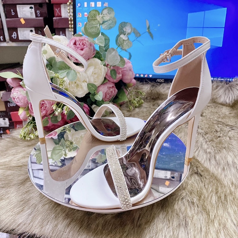 XĂNG ĐAN CƯỚI THIẾT KẾ ĐÍNH ĐÁ HANDMADE(hàng gắn đính thủ công theo yêu cầu, khách chắn chắn lấy mới đặt hộ shop nha)