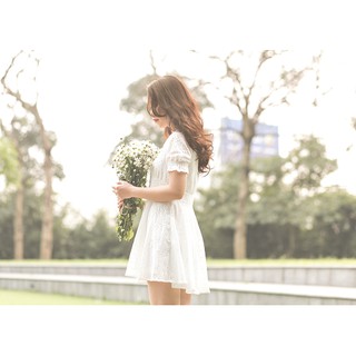 Váy ren trắng tiểu thư