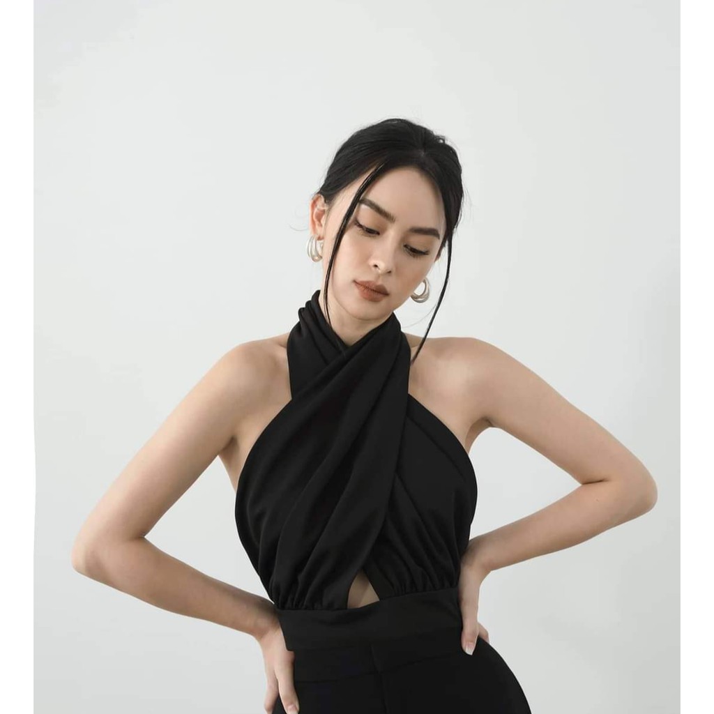 Áo croptop trắng, cổ yếm sang chảnh