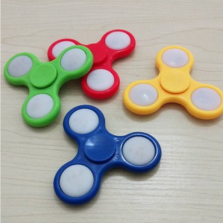 Con quay 3 cánh nhựa Spinner (phổ thông màu)