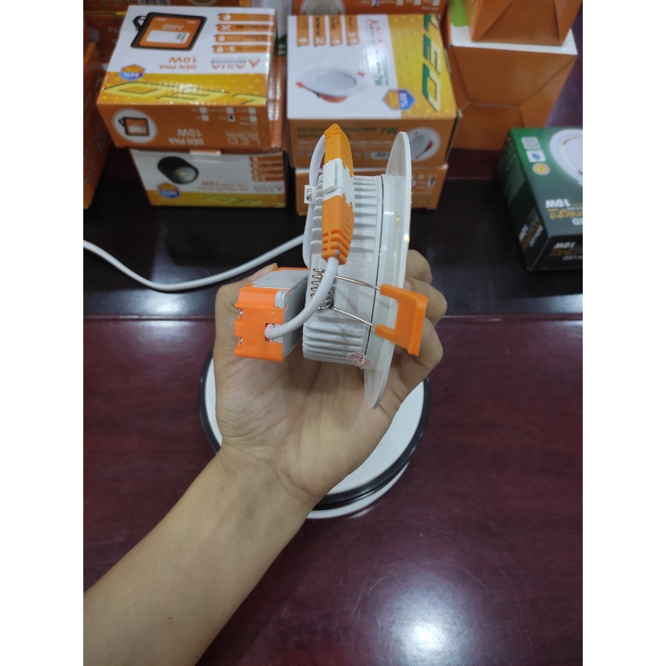 Đèn dowlight âm trần Asia bảo hành 2 năm...................................................................