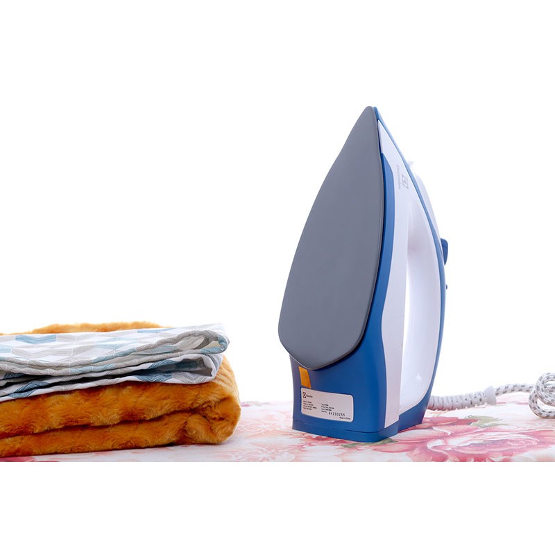 Bàn Ủi Khô Electrolux EDI2004 - Bảo hành điện tử thông minh