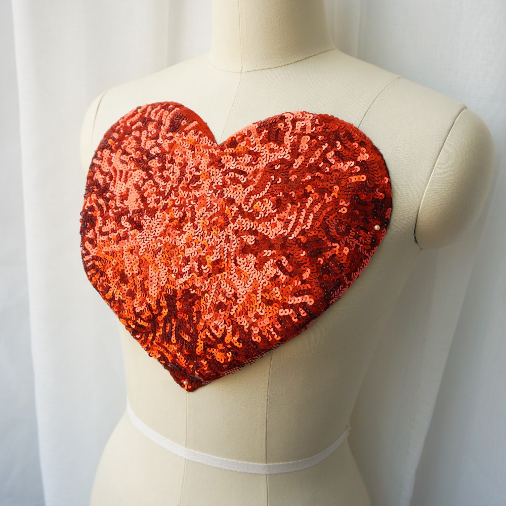 Áo Khoác Jean Đính Kim Sa Hình Trái Tim Đỏ Lấp Lánh