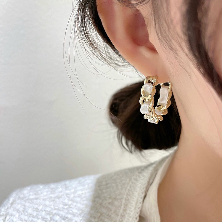 Khuyên Tai Đính Hạt Ngọc Trai Nhỏ Màu Vàng Đồng Phong Cách Hàn Quốc Đơn Giản Mới Cho Nữ