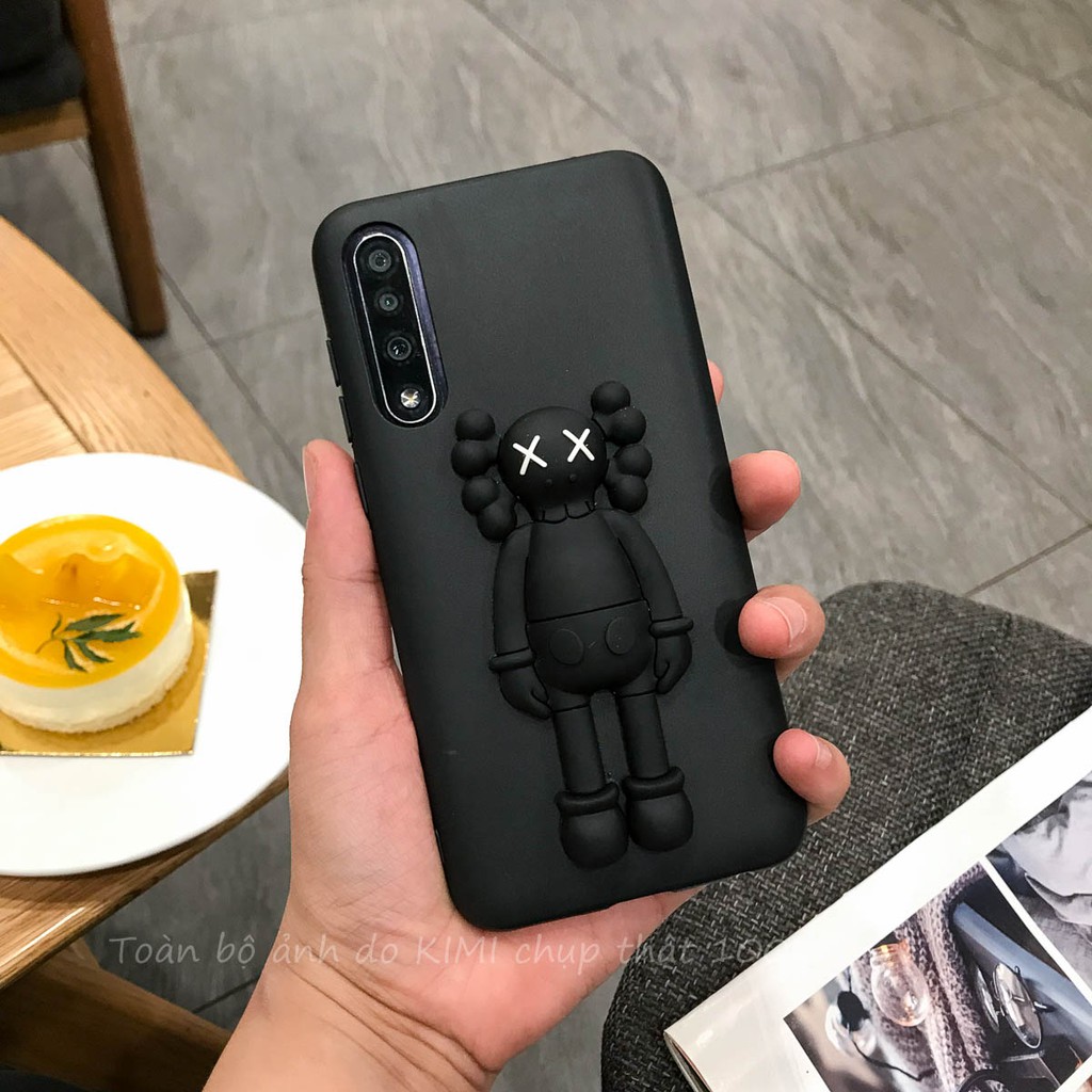 Bộ ốp đính sticker KAWS dành cho dòng IPHONE