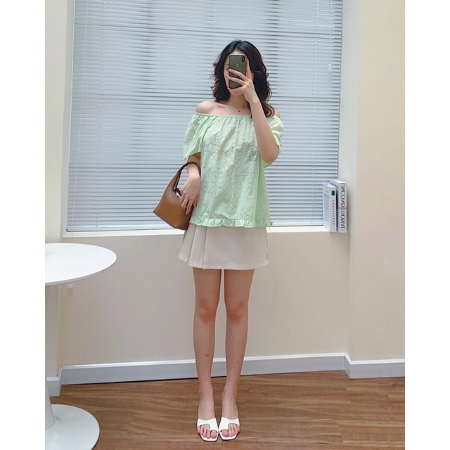 Áo trễ vai in hoa chìm gấu bèo tay loe chấm bi hạt 63a09 by germe