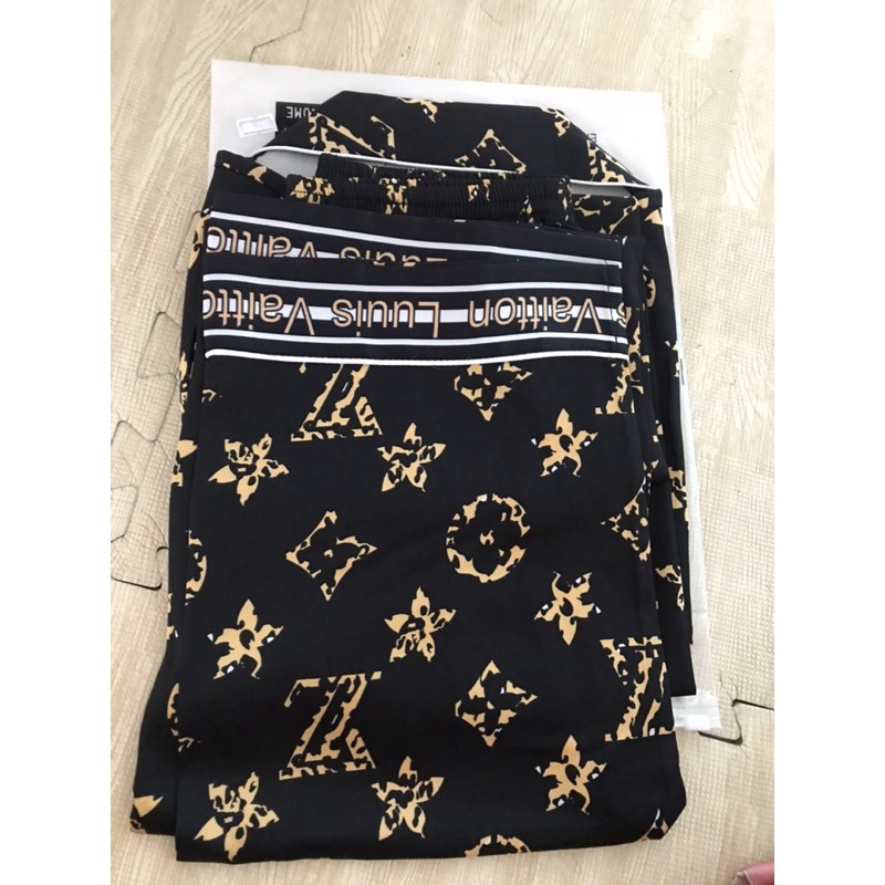 [Mã WASKT304 giảm 15% tối đa 30K đơn 99K] Bộ pijamma tay ngắn quần dài L V lụa satin cao cấp quảng châu | BigBuy360 - bigbuy360.vn