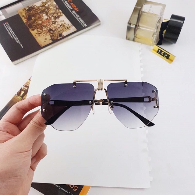 Kính bảng chuồng