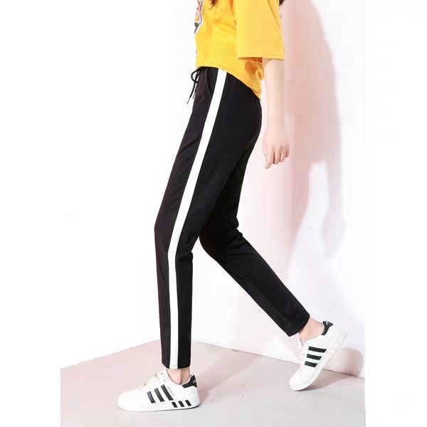 Quần Jogger Thể Thao Nữ Sọc Dọc Có Túi