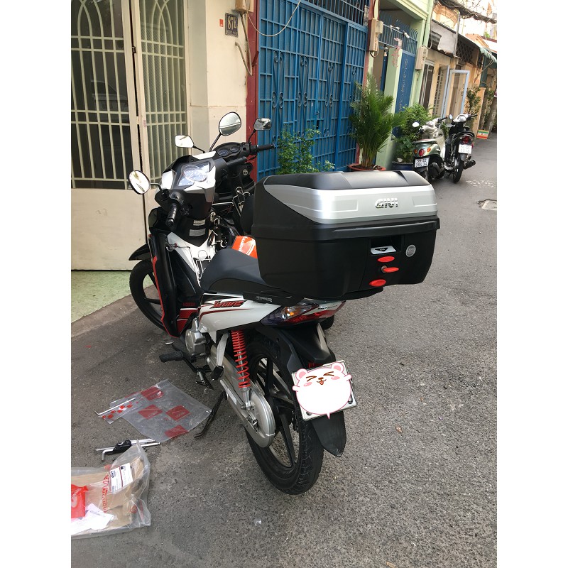 Combo lắp đặt cho Wave RSX gồm thùng B32N Bold và baga sau givi