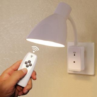 Ổ cắm đèn led e27 220v treo tường kèm đồ điều khiển