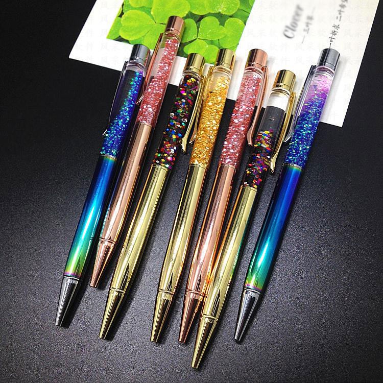 Bút bi mực nước màu đen, kim tuyến lấp lánh, không lem mực, ngòi nhỏ viết chữ rất nhẹ và êm tay BUT01