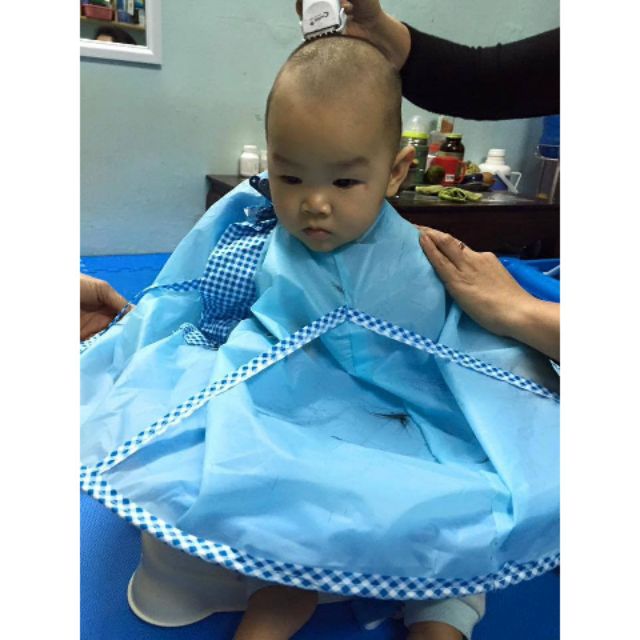 Áo choàng cắt tóc cho bé
