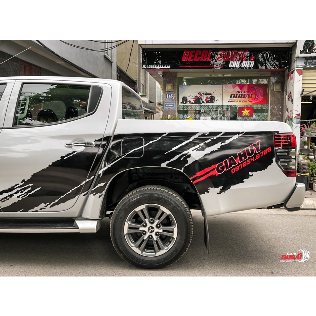 Tem nguyên bản theo xe thể thao Mitsubishi Triton