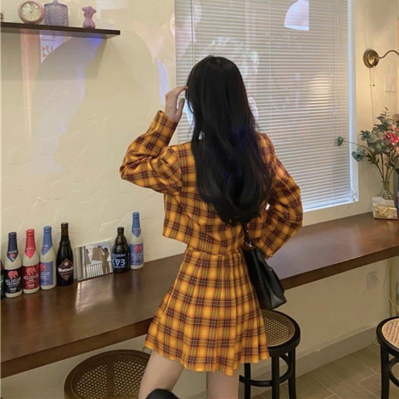 [Order] (K2) Set váy xếp ly áo blazer Hàn Quốc. Chân váy xếp ly có nịt móc cài + Áo blaze ngắn màu vàng loại đẹp
