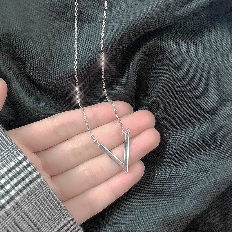 Chain Necklace dây chuyền vòng cổ titan chữ V không gỉ không đen siêu bền cho nam và nữ unisex BTS