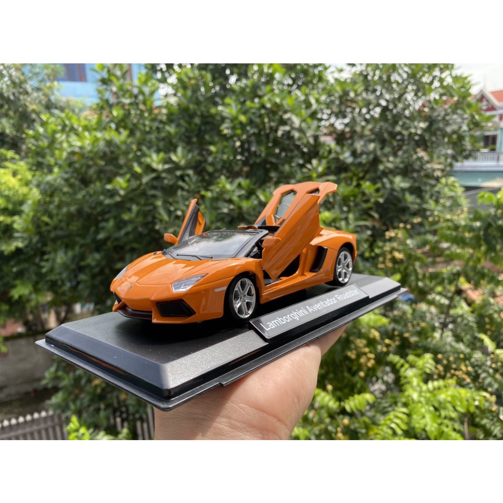 MÔ HÌNH XE LAMBORGHINI AVENTADOR LP700-4 ROADSTER 1:24