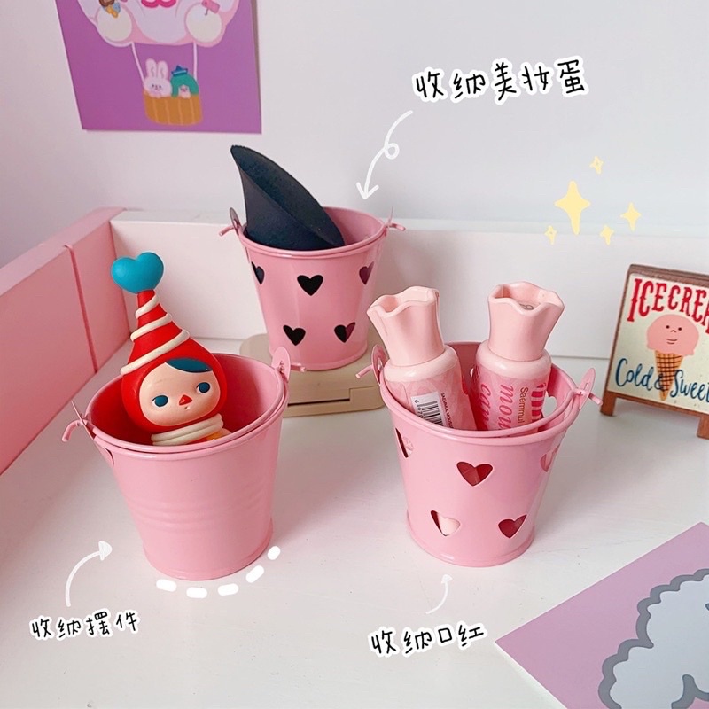 Xô sắt đựng đồ lặt vặt để bàn Giỏ Hồng Dễ Thuơng Mini Decor Trang Trí Bàn Học