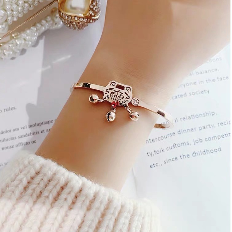 Vòng tay khóa trường mệnh bằng thép titan màu vàng hồng chống nước không dị ứng không phai màu phong cách Hàn Quốc