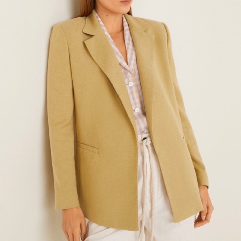 Khoác blazer MNG