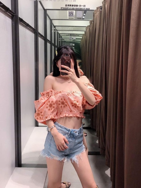 Áo croptop tay phông thêu hoa tuồn