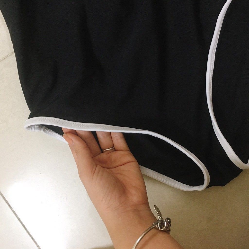Bikini, Bodysuit tay ngắn cộc tay có khóa kéo màu đen phối trắng Hiền Hồ🏖️Freeship🏖️có sẵn tại Hà Nội