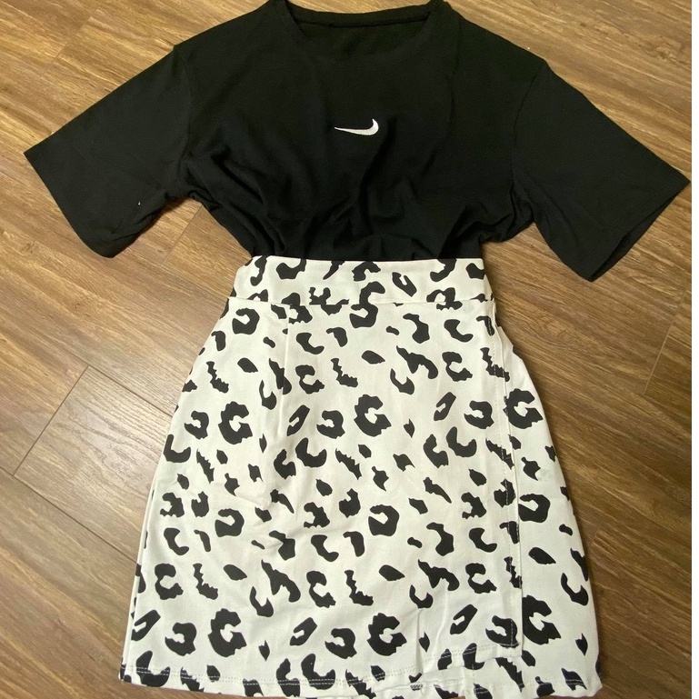 Chân Váy Ngắn Chữ A Họa Tiết Beo, Dáng Công Sở, Áo Phông Đen Freesize dưới 58kg | BigBuy360 - bigbuy360.vn