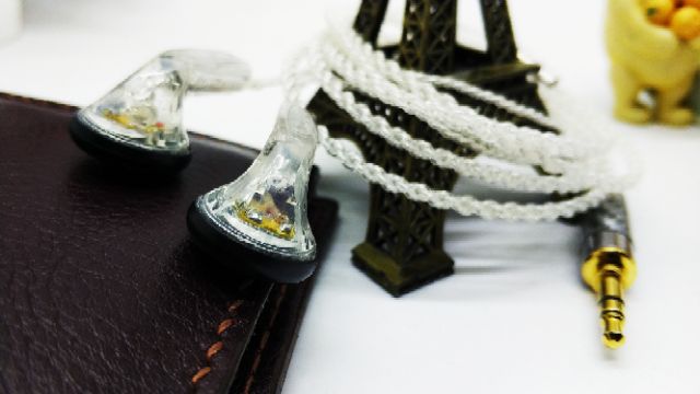 Tai nghe thủ công HK Ear Budy 1 - Dây bạc