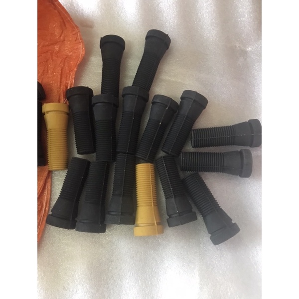 Núm vặt lông chó màu đen - màu vàng - núm cao su vặt lông chó giẻo dai