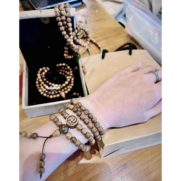 Vòng Trầm Tốc mix Charm Chữ Vạn
