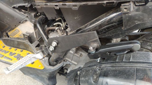 Độ gác chân cho NVX - gác chân sau