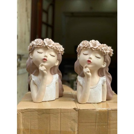 Lọ cắm hoa hình cô gái