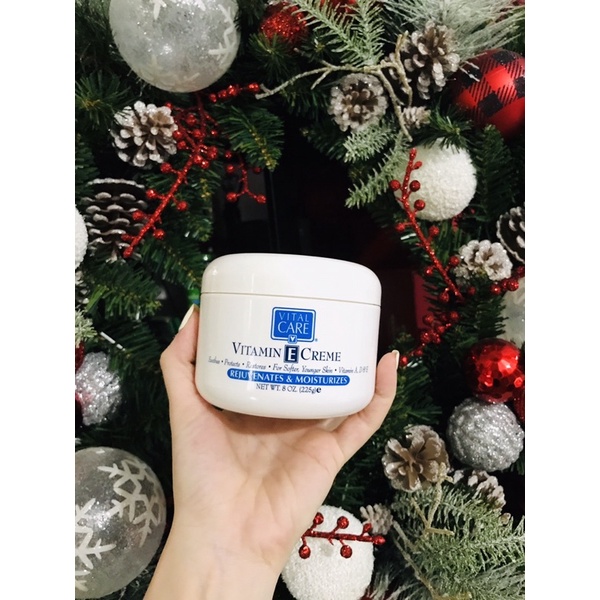 Kem dưỡng ẩm Vital Care Vitamin E Creme - Hàng USA - Date 2/2024