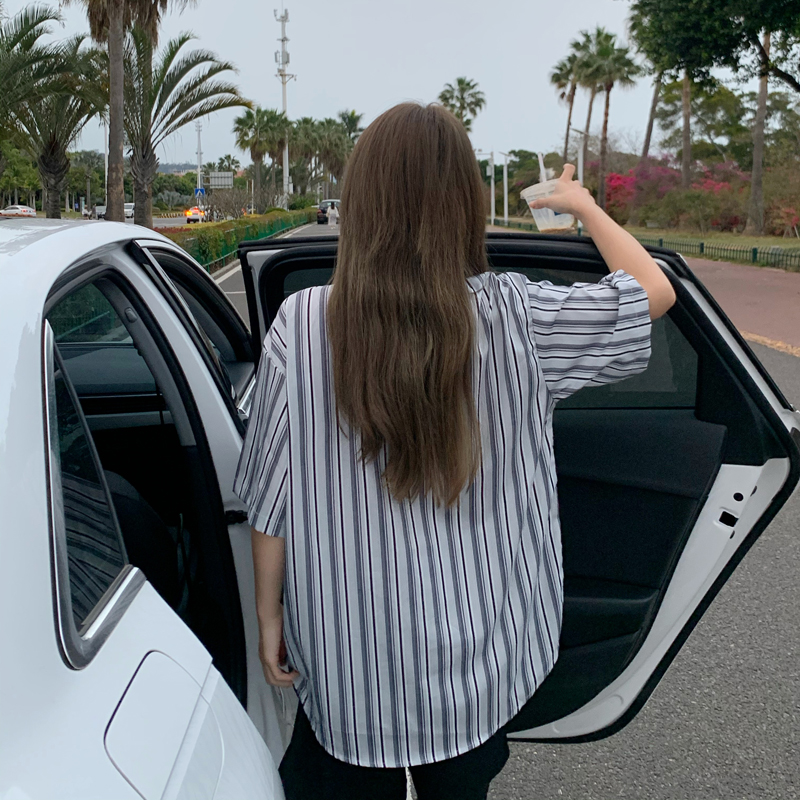 Áo sơ mi nữ tay lửng kẻ sọc nhiều màu phong cách Hàn Quốc