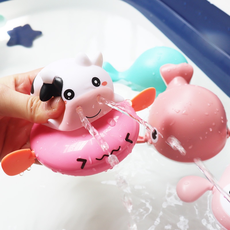 Đồ Chơi Thả Bồn Tắm Bò Sữa Chèo Thuyền Phun Nước Vặn Cót Bơi Lội Cho Bé Thích Thú Vận Động Khỏe Mạnh
