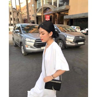 Váy basic suông trắng cổ tròn xẻ giữa