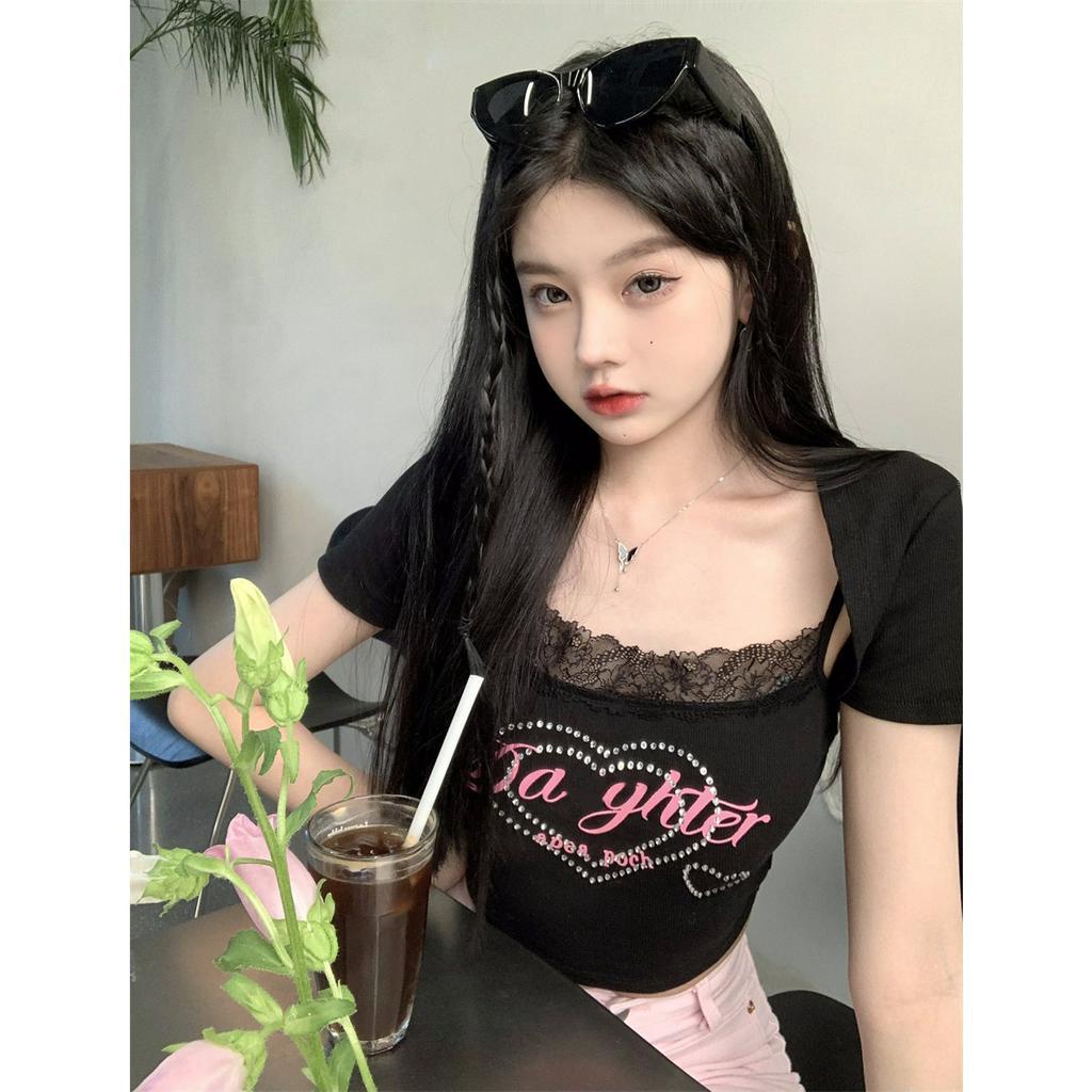 QKOOLE Bộ Áo Hai Dây In Chữ Hình Trái Tim Phối Khăn Choàng Màu Đen Tay Ngắn Thời Trang Mùa Hè Quyến Rũ Cho Nữ