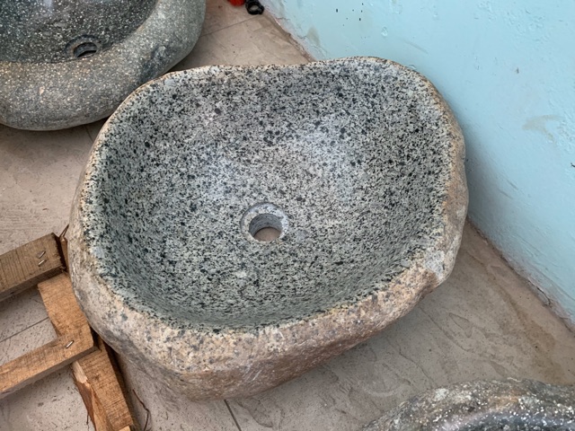 Lavabo đá cuội