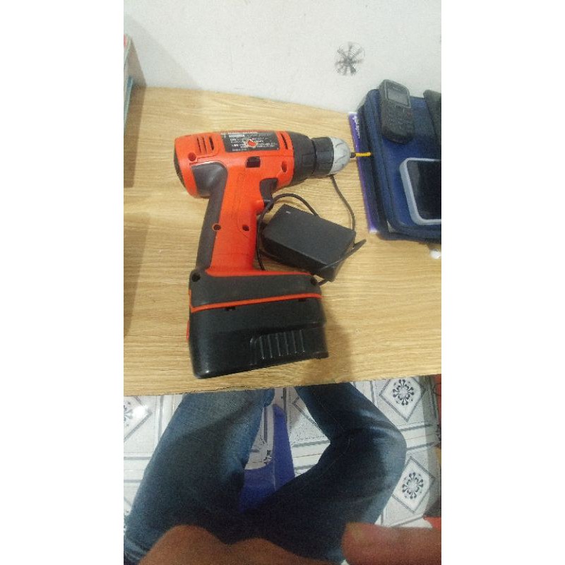 máy khoan pin Black&Decker