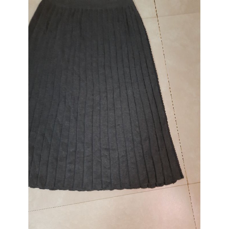 Thanh lý chân váy len tăm dáng xếp ly xòe used